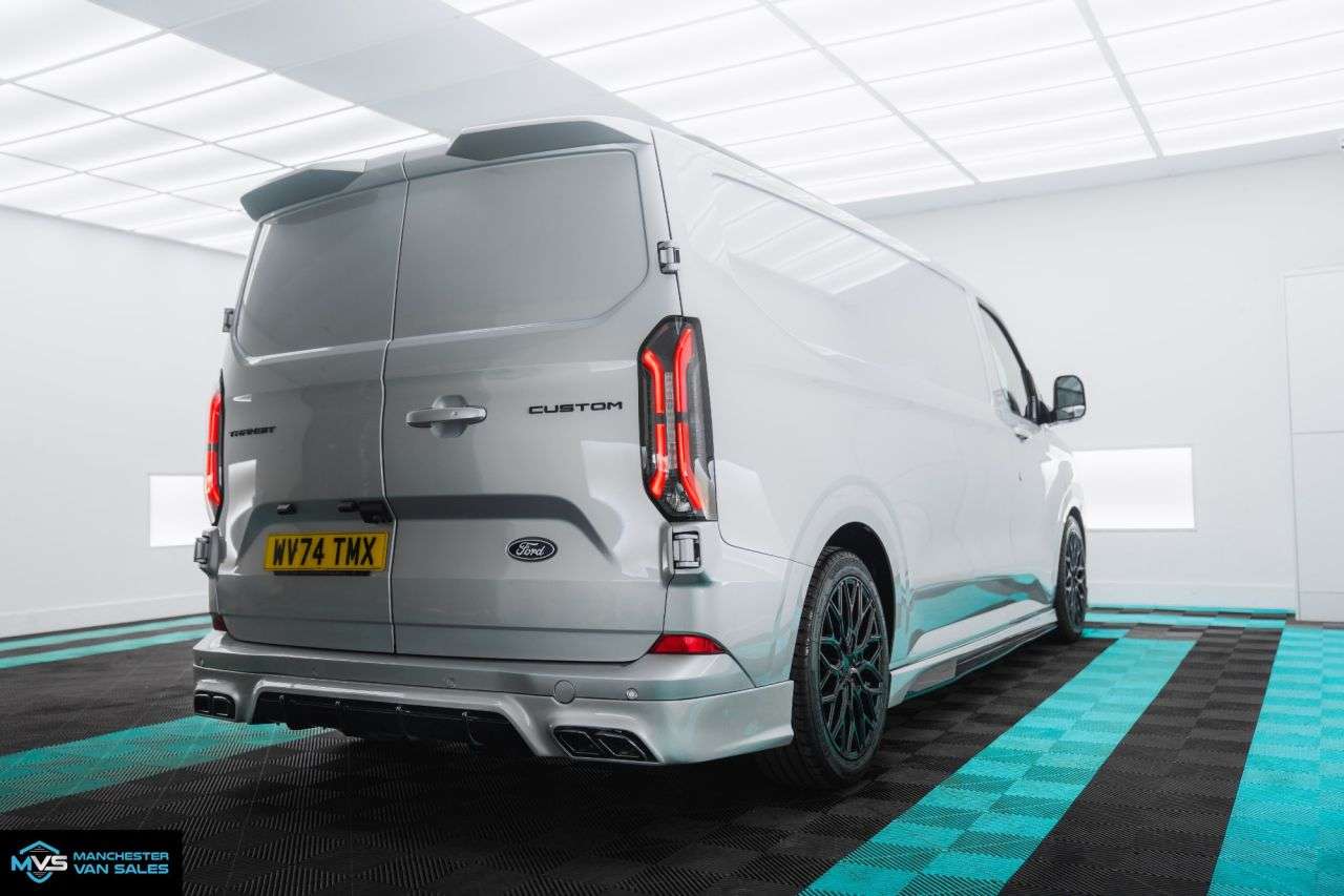 A 2024 FORD TRANSIT CUSTOM 2.0 300 LWB MCR SPORT EDITION 170BHP AUTO - BLACK PACK - ALLOYS A 2024 FORD TRANSIT CUSTOM 2.0 300 LWB MCR SPORT EDITION 170BHP AUTO - BLACK PACK - ALLOYS