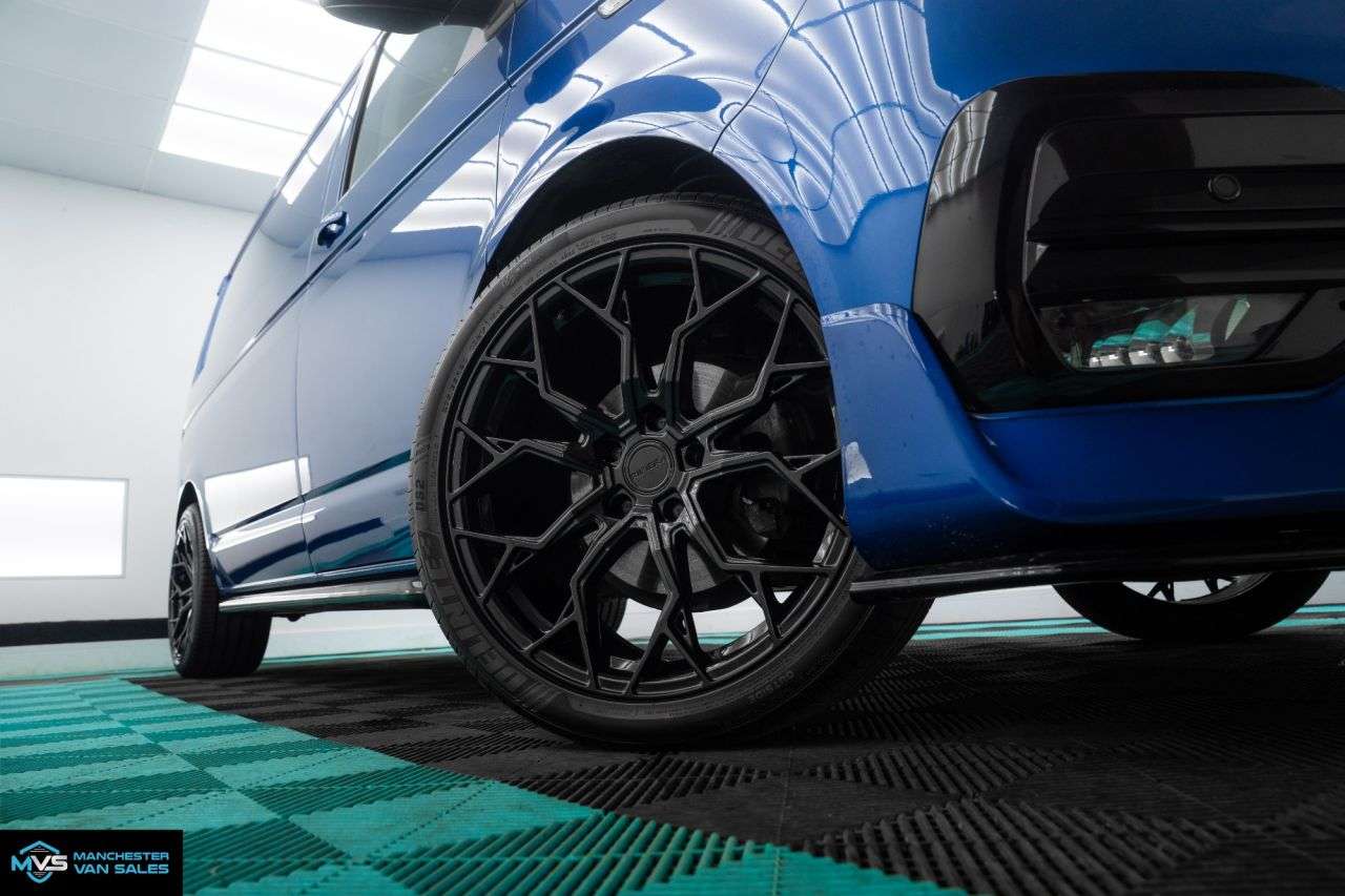 A 2023 VOLKSWAGEN TRANSPORTER 2.0 TDI SWB LV STYLED 150BH AUTO - 20" ALLOYS - TOP SPEC - Ravenna Blue A 2023 VOLKSWAGEN TRANSPORTER 2.0 TDI SWB LV STYLED 150BH AUTO - 20" ALLOYS - TOP SPEC - Ravenna Blue