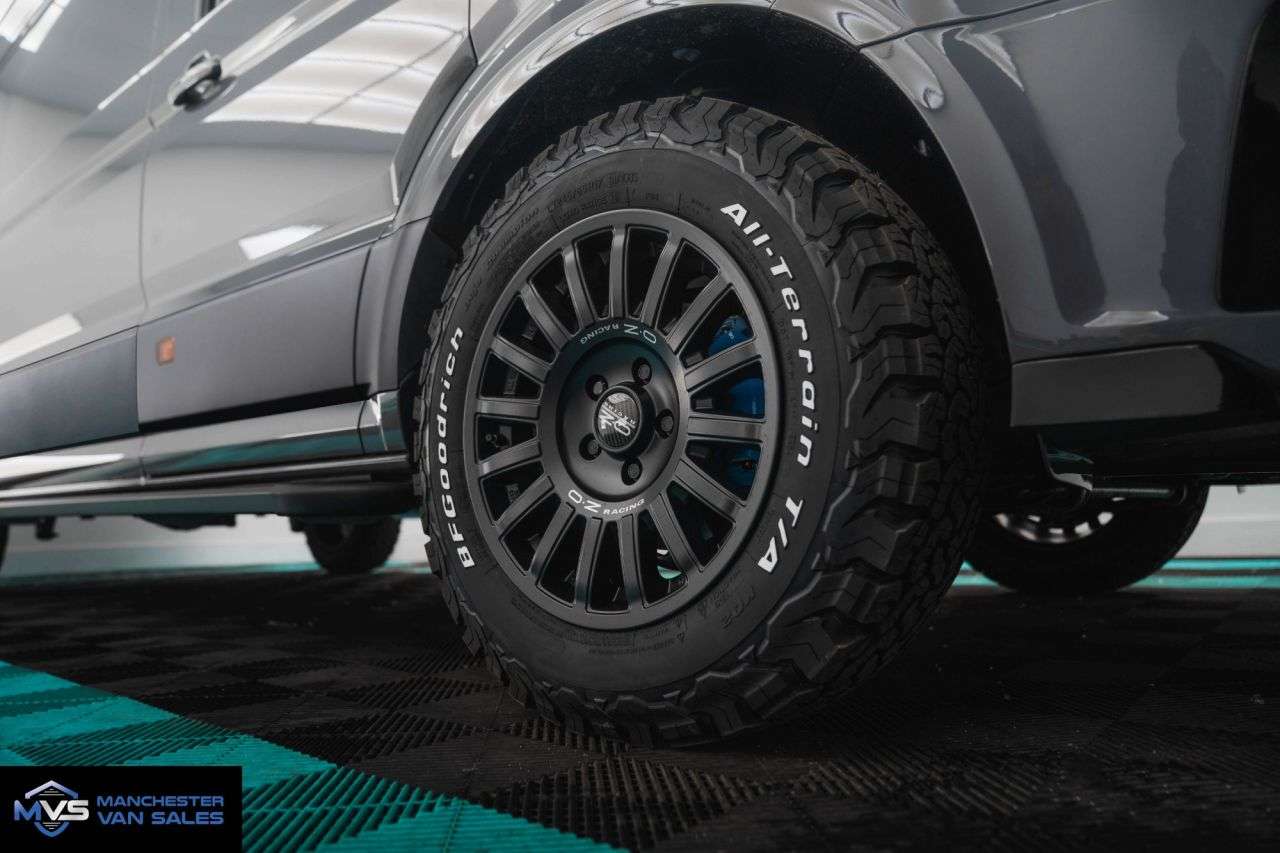 A null MAN TGE 2.0 LWB MCR EDITION 180BHP AUTO PURE GREY - TOP SPEC A null MAN TGE 2.0 LWB MCR EDITION 180BHP AUTO PURE GREY - TOP SPEC