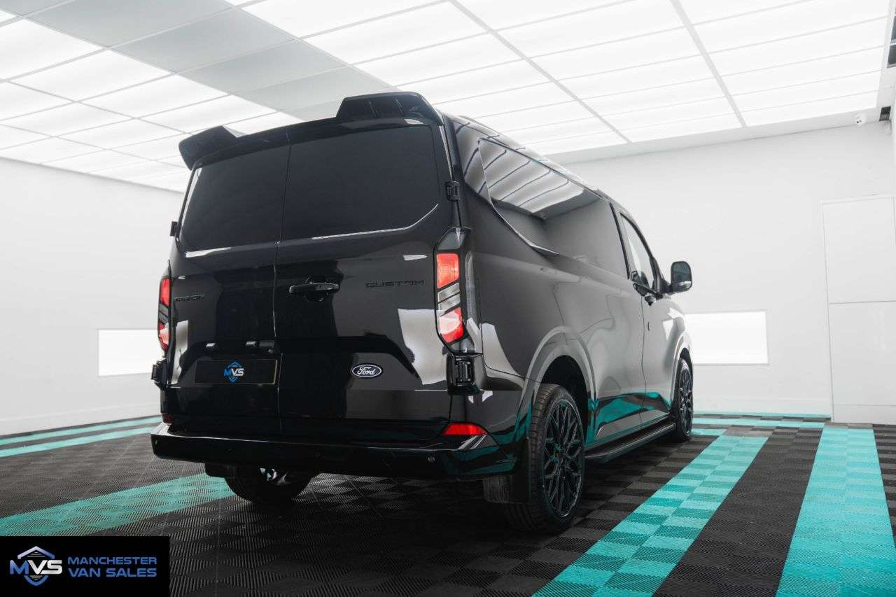 A 2024 FORD TRANSIT CUSTOM 2.0 300 SWB HALO X SPORTS EDITION AUTO - TOP SPEC - 20" ALLOYS A 2024 FORD TRANSIT CUSTOM 2.0 300 SWB HALO X SPORTS EDITION AUTO - TOP SPEC - 20" ALLOYS