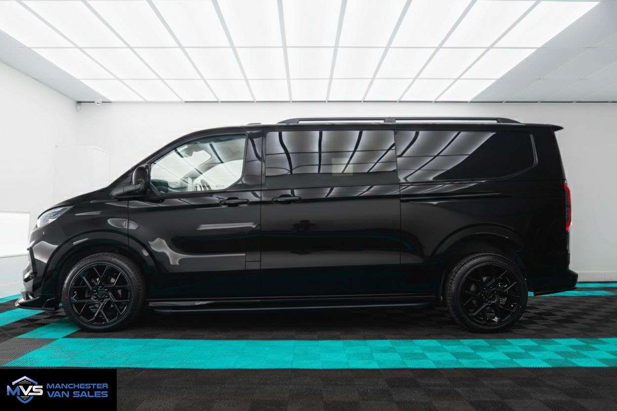 A 2026 FORD TRANSIT CUSTOM 2.0 LWB HALO X 170BHP AUTO DCAB - TAILGATE BLACK EDITION A 2026 FORD TRANSIT CUSTOM 2.0 LWB HALO X 170BHP AUTO DCAB - TAILGATE BLACK EDITION