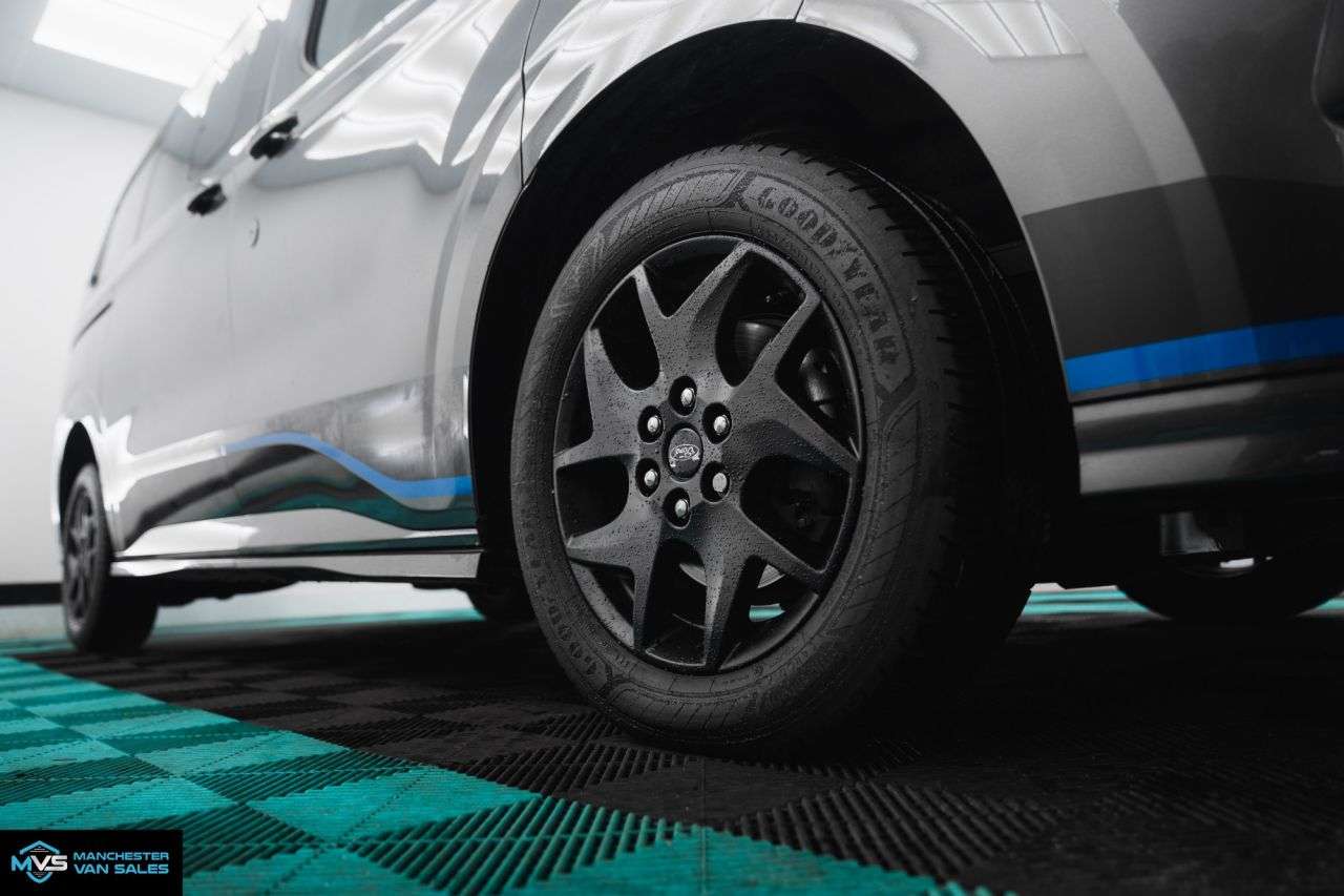 A 2025 FORD TRANSIT CUSTOM 2.0 320 SWB DCAB HALO X 170BHP AUTO SPORT - VERY HIGH SPEC - A 2025 FORD TRANSIT CUSTOM 2.0 320 SWB DCAB HALO X 170BHP AUTO SPORT - VERY HIGH SPEC -