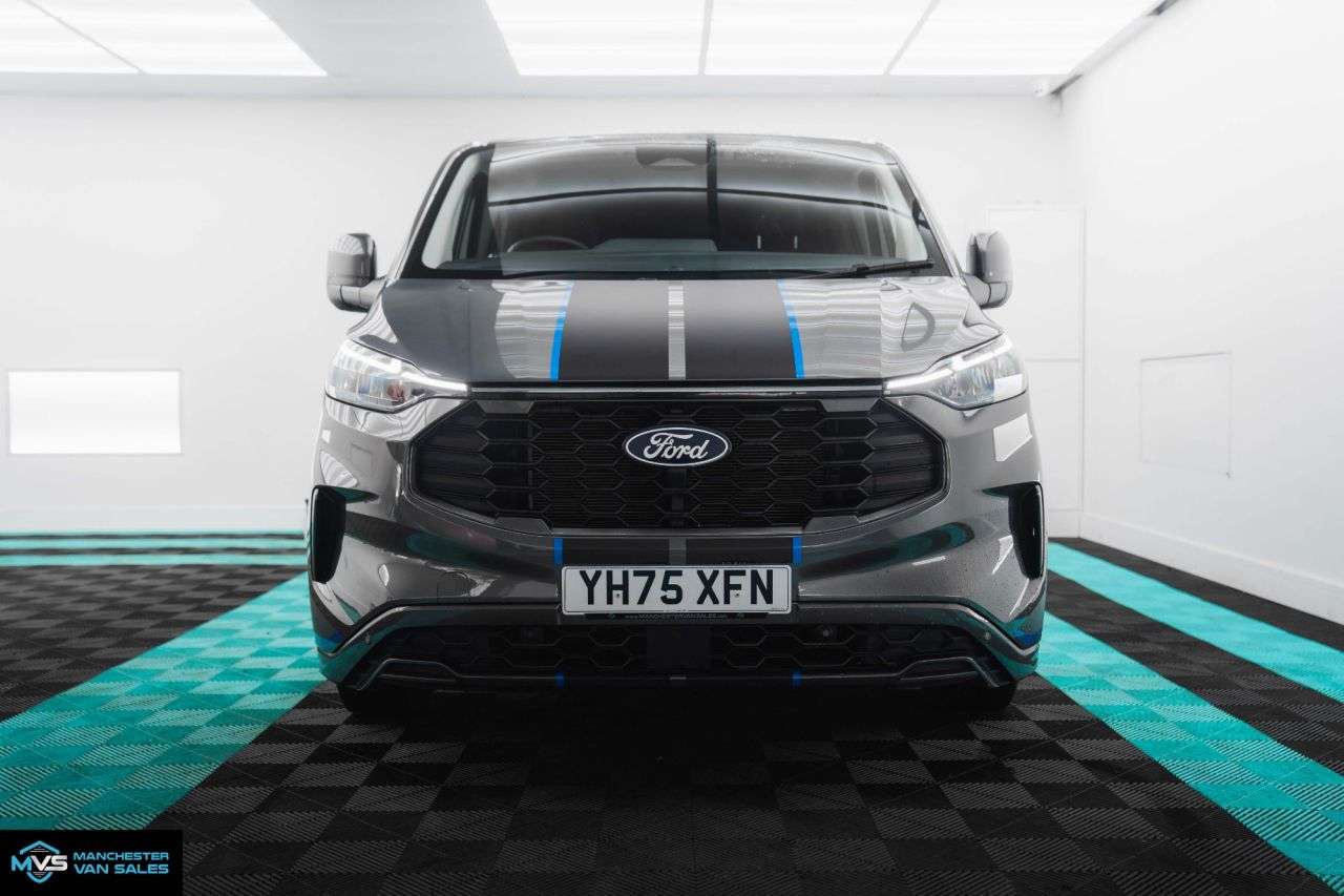 A 2025 FORD TRANSIT CUSTOM 2.0 320 SWB DCAB HALO X 170BHP AUTO SPORT - VERY HIGH SPEC - A 2025 FORD TRANSIT CUSTOM 2.0 320 SWB DCAB HALO X 170BHP AUTO SPORT - VERY HIGH SPEC -