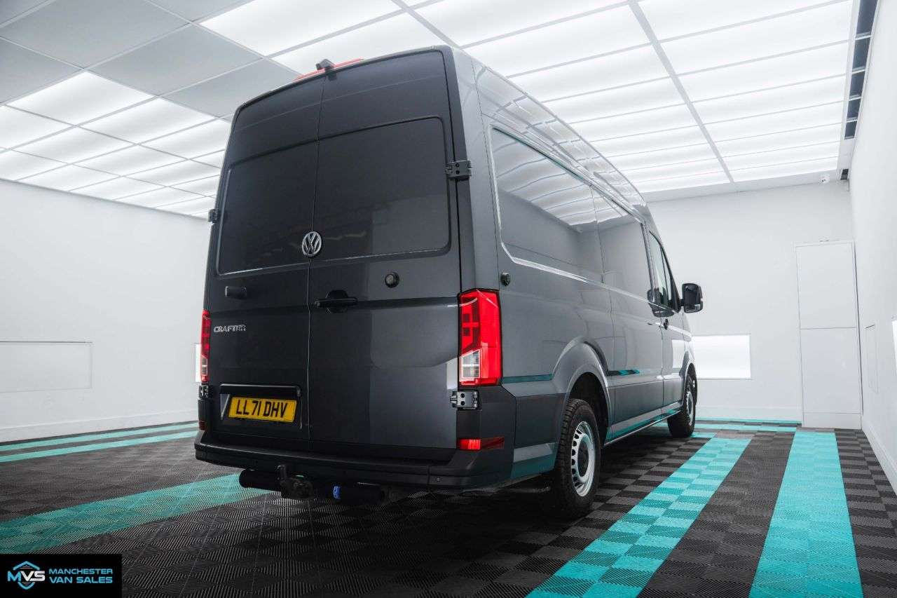 A 2021 VOLKSWAGEN CRAFTER 2.0 TDI CR35 TRENDLINE 140BHP MWB HIGH ROOF - TOP SPEC A 2021 VOLKSWAGEN CRAFTER 2.0 TDI CR35 TRENDLINE 140BHP MWB HIGH ROOF - TOP SPEC