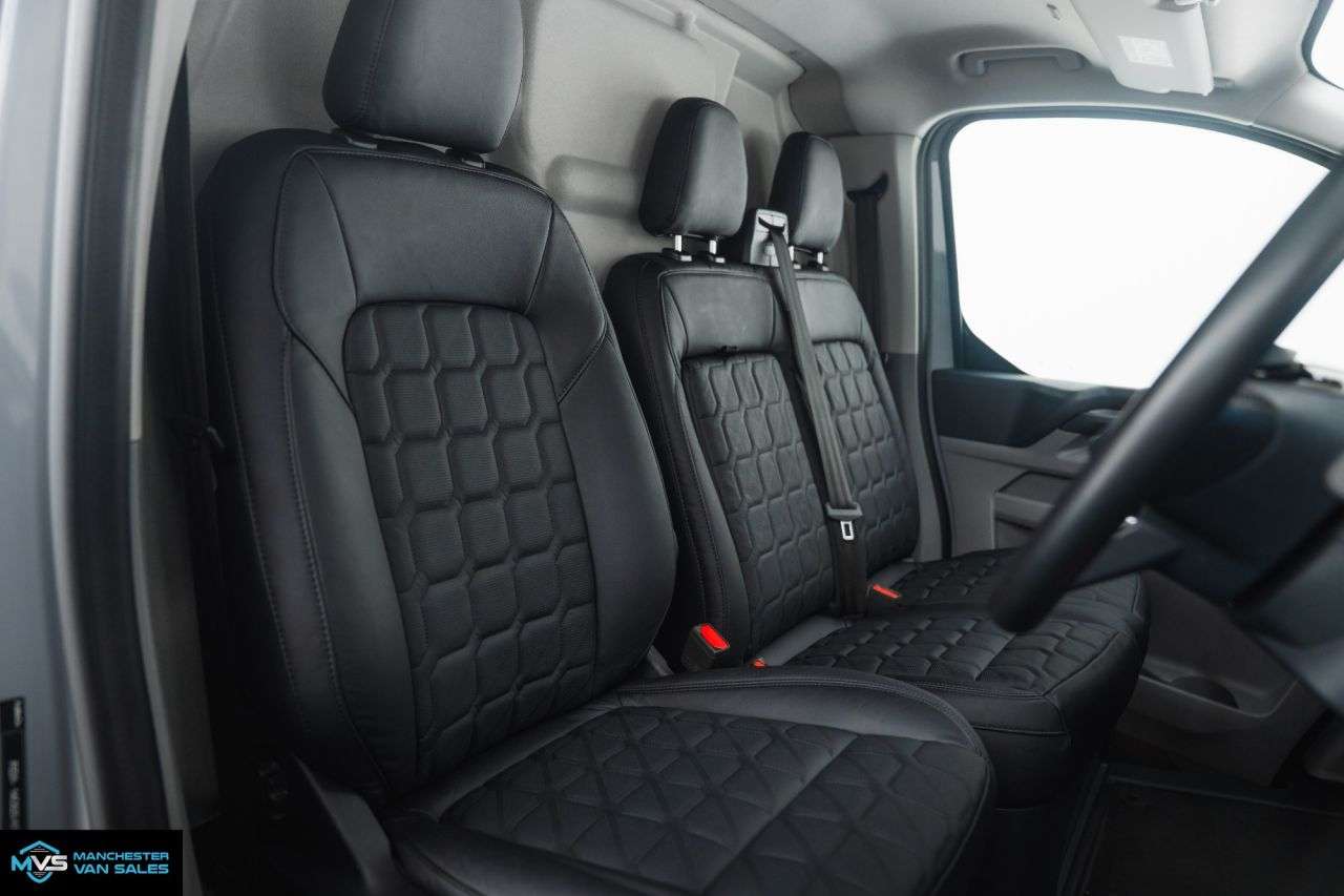 A 2025 FORD TRANSIT CUSTOM 2.0 320 SWB HALO X SPORTS EDITION AUTO - GREY MATTER A 2025 FORD TRANSIT CUSTOM 2.0 320 SWB HALO X SPORTS EDITION AUTO - GREY MATTER