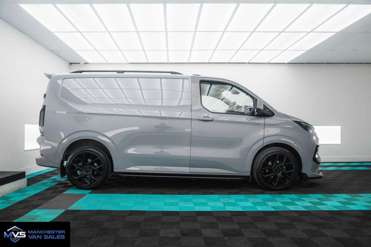 A 2025 FORD TRANSIT CUSTOM 2.0 320 SWB HALO X SPORTS EDITION AUTO - GREY MATTER A 2025 FORD TRANSIT CUSTOM 2.0 320 SWB HALO X SPORTS EDITION AUTO - GREY MATTER