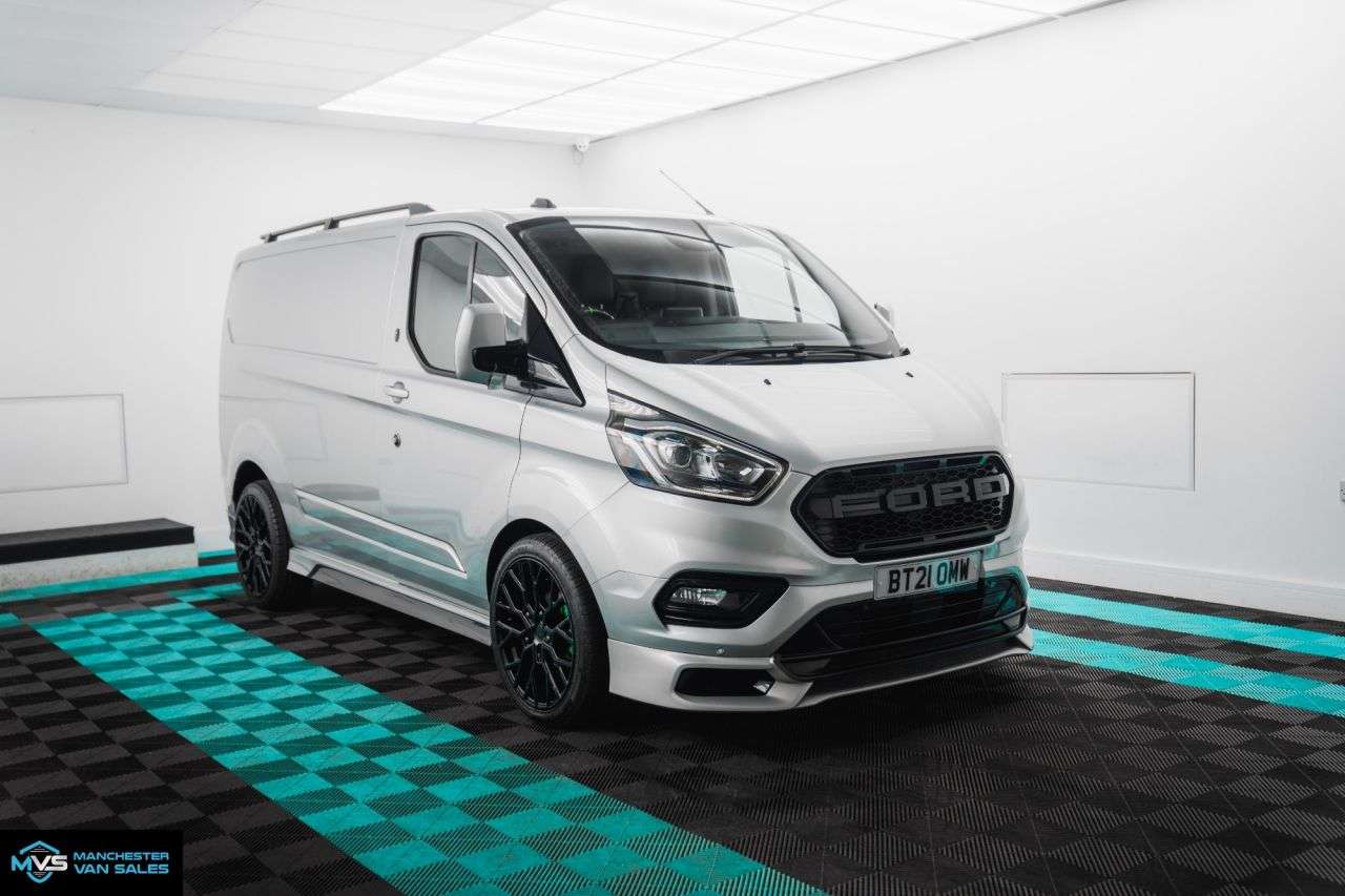 A 2021 FORD TRANSIT CUSTOM 2.0 300 SWB RS SPORT EDITION - LEATHER SEATS & CARBON WHEEL A 2021 FORD TRANSIT CUSTOM 2.0 300 SWB RS SPORT EDITION - LEATHER SEATS & CARBON WHEEL