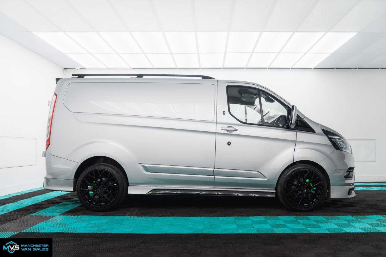A 2021 FORD TRANSIT CUSTOM 2.0 300 SWB RS SPORT EDITION - LEATHER SEATS & CARBON WHEEL A 2021 FORD TRANSIT CUSTOM 2.0 300 SWB RS SPORT EDITION - LEATHER SEATS & CARBON WHEEL