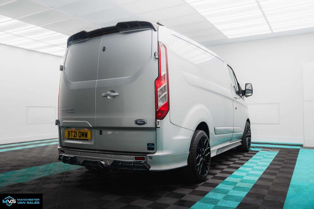 A 2021 FORD TRANSIT CUSTOM 2.0 300 SWB RS SPORT EDITION - LEATHER SEATS & CARBON WHEEL A 2021 FORD TRANSIT CUSTOM 2.0 300 SWB RS SPORT EDITION - LEATHER SEATS & CARBON WHEEL