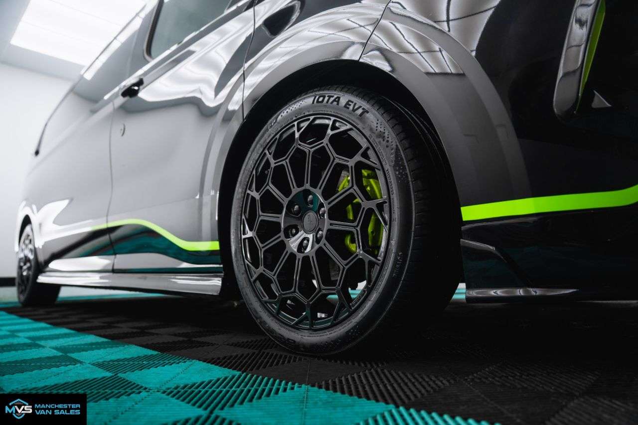 A 2025 FORD TRANSIT CUSTOM 2.0 320 LWB VENOM X SPORTS EDITION 170BHP AUTO - LEATHER SEATS A 2025 FORD TRANSIT CUSTOM 2.0 320 LWB VENOM X SPORTS EDITION 170BHP AUTO - LEATHER SEATS