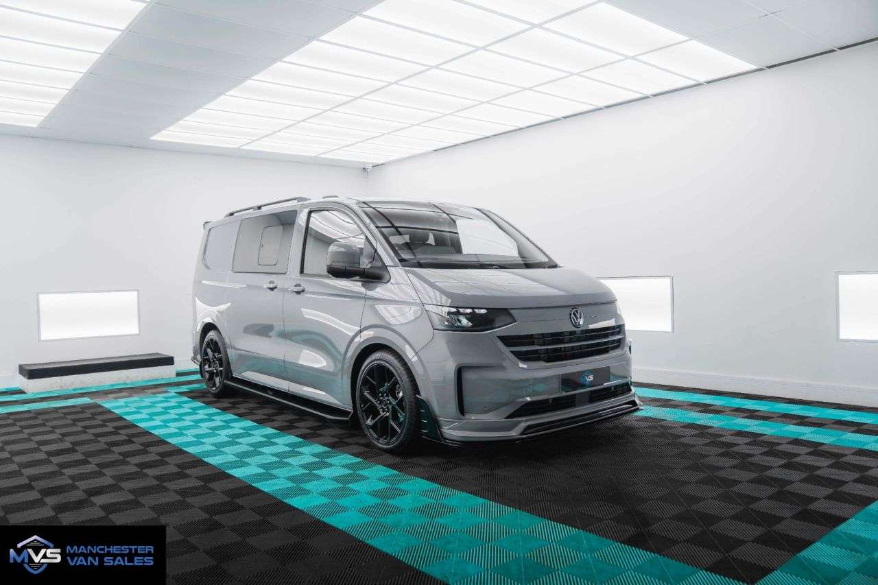 A 2026 VOLKSWAGEN TRANSPORTER 2.0 T32 SWB HALO X 4MOTION FACTORY KOMBI AUTO - STONE GREY A 2026 VOLKSWAGEN TRANSPORTER 2.0 T32 SWB HALO X 4MOTION FACTORY KOMBI AUTO - STONE GREY