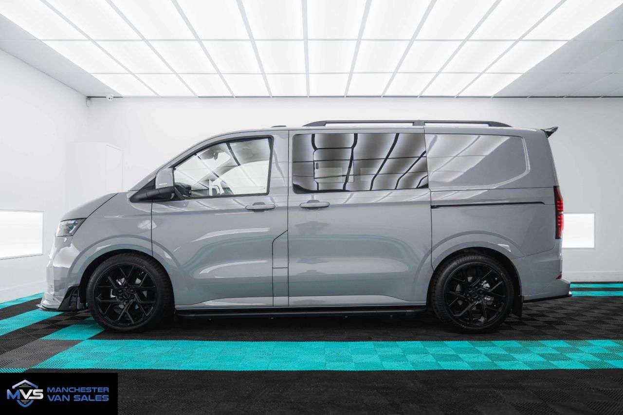 A 2026 VOLKSWAGEN TRANSPORTER 2.0 T32 SWB HALO X 4MOTION FACTORY KOMBI AUTO - STONE GREY A 2026 VOLKSWAGEN TRANSPORTER 2.0 T32 SWB HALO X 4MOTION FACTORY KOMBI AUTO - STONE GREY