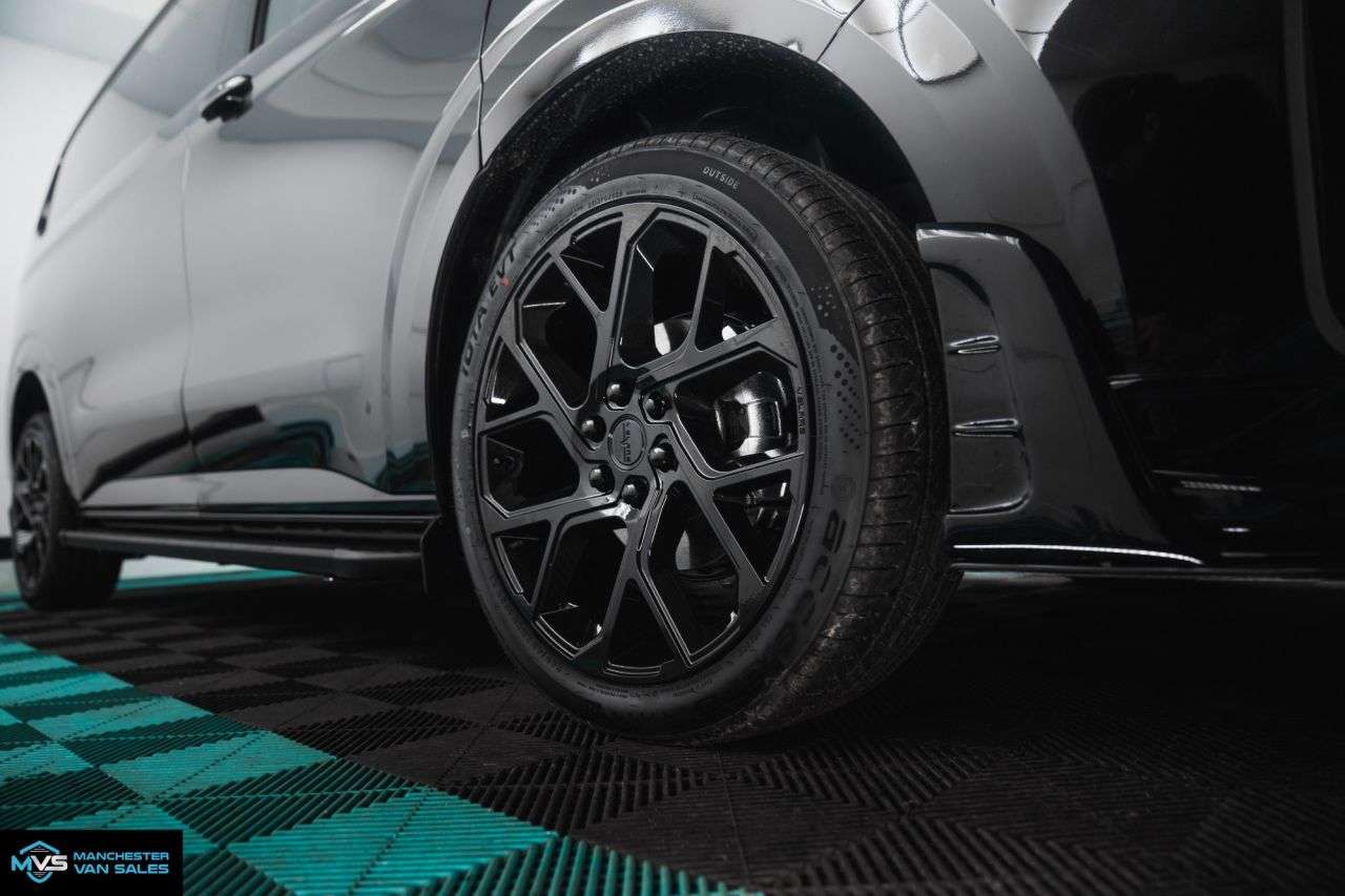 A 2026 VOLKSWAGEN TRANSPORTER 2.0 SWB T32 HALO X BLAXCK EDITION FACTORY KOMBI AUTO - TAILGATE A 2026 VOLKSWAGEN TRANSPORTER 2.0 SWB T32 HALO X BLAXCK EDITION FACTORY KOMBI AUTO - TAILGATE