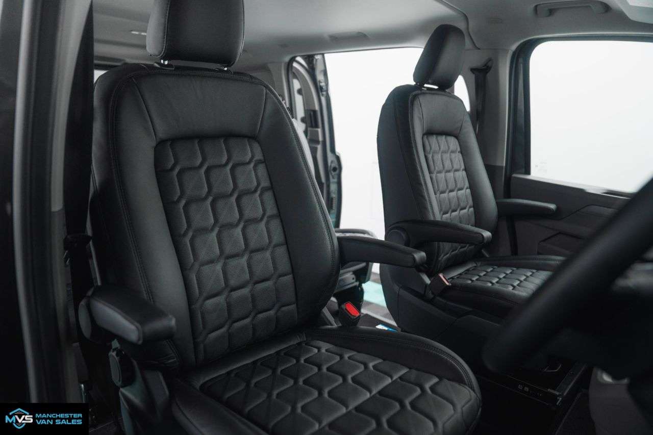 A 2026 VOLKSWAGEN TRANSPORTER 2.0 SWB T32 HALO X BLAXCK EDITION FACTORY KOMBI AUTO - TAILGATE A 2026 VOLKSWAGEN TRANSPORTER 2.0 SWB T32 HALO X BLAXCK EDITION FACTORY KOMBI AUTO - TAILGATE