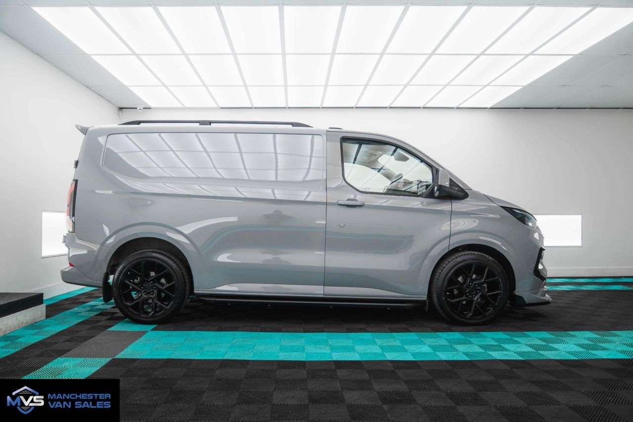 A 2025 FORD TRANSIT CUSTOM 2.0 320 SWB HALO X FACTORY SPORT 170BHP AUTO GREY MATTER A 2025 FORD TRANSIT CUSTOM 2.0 320 SWB HALO X FACTORY SPORT 170BHP AUTO GREY MATTER