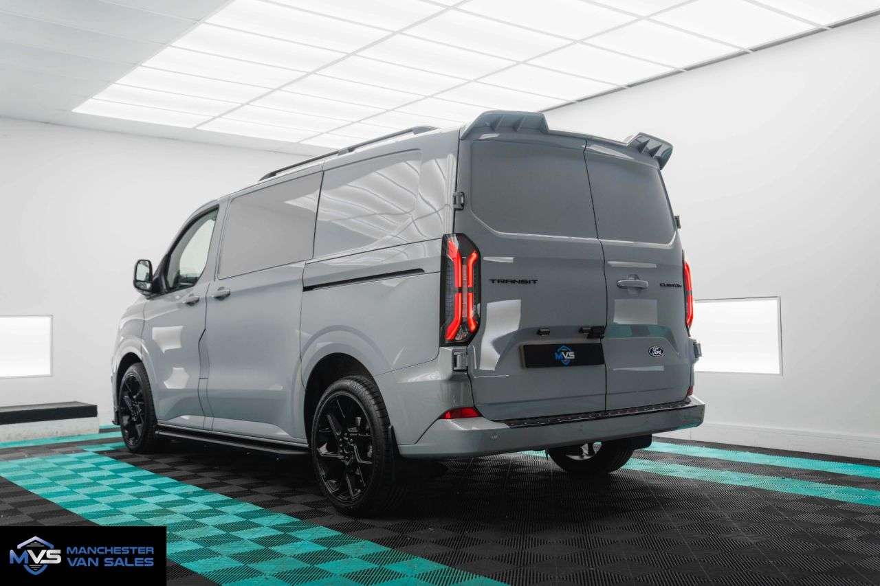 A 2025 FORD TRANSIT CUSTOM 2.0 320 SWB HALO X FACTORY SPORT 170BHP AUTO GREY MATTER A 2025 FORD TRANSIT CUSTOM 2.0 320 SWB HALO X FACTORY SPORT 170BHP AUTO GREY MATTER