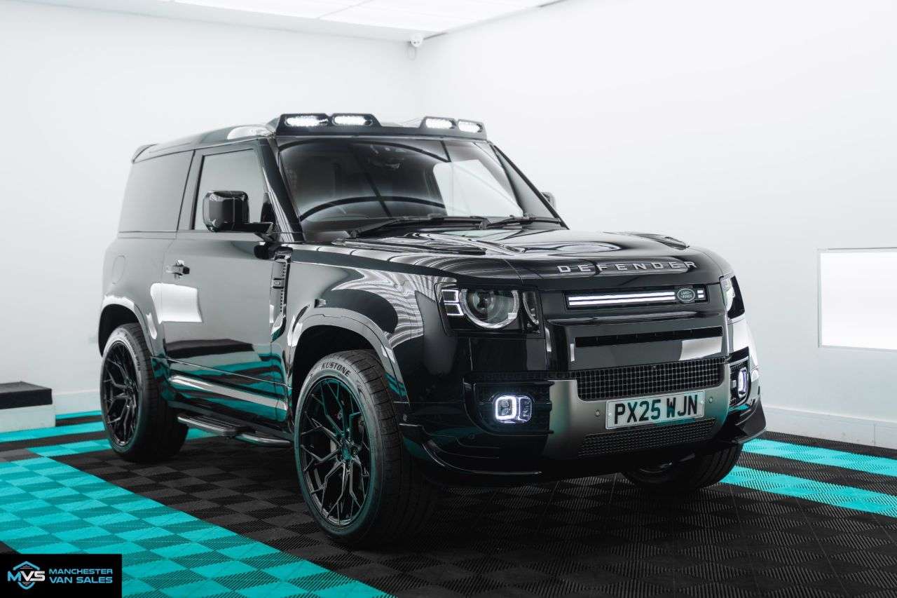 A 2025 LAND ROVER DEFENDER 90 3.0 D350 MHEV X-Dynamic HSE MCR BLACK EDITION - TOP SPEC X-DYNAMIC D350 A 2025 LAND ROVER DEFENDER 90 3.0 D350 MHEV X-Dynamic HSE MCR BLACK EDITION - TOP SPEC X-DYNAMIC D350