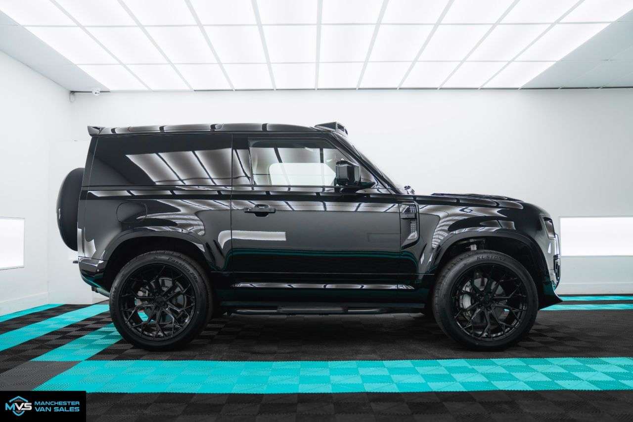 A 2025 LAND ROVER DEFENDER 90 3.0 D350 MHEV X-Dynamic HSE MCR BLACK EDITION - TOP SPEC X-DYNAMIC D350 A 2025 LAND ROVER DEFENDER 90 3.0 D350 MHEV X-Dynamic HSE MCR BLACK EDITION - TOP SPEC X-DYNAMIC D350