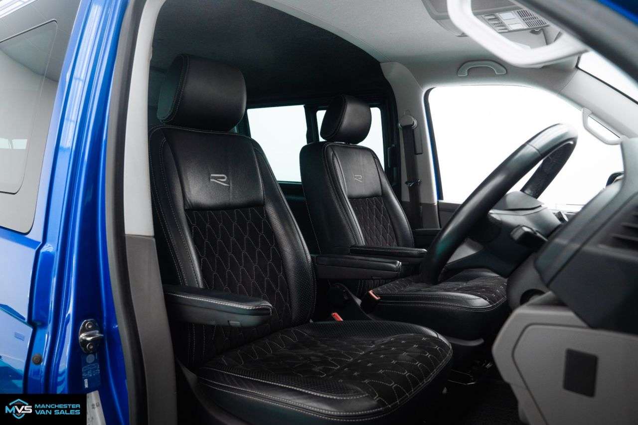 A 2023 VOLKSWAGEN TRANSPORTER 2.0 T32 LWB LV STYLED FACTORY KOMBI 204BHP DSG AUTO - DISCOVERY MEDIA A 2023 VOLKSWAGEN TRANSPORTER 2.0 T32 LWB LV STYLED FACTORY KOMBI 204BHP DSG AUTO - DISCOVERY MEDIA