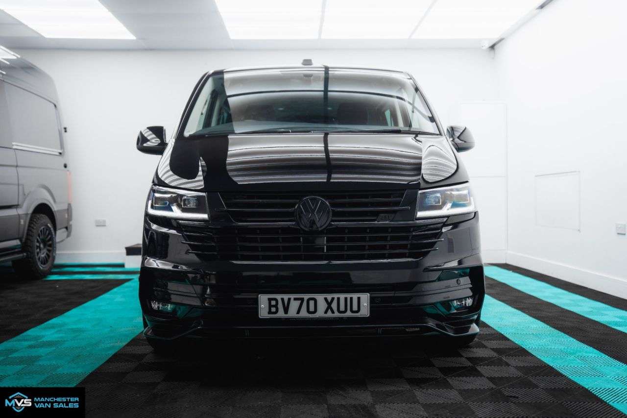 A 2020 VOLKSWAGEN TRANSPORTER 2.0 TDI T32 LWB Highline Kombi BLACK EDITION DSG AUTO *NO VAT* A 2020 VOLKSWAGEN TRANSPORTER 2.0 TDI T32 LWB Highline Kombi BLACK EDITION DSG AUTO *NO VAT*