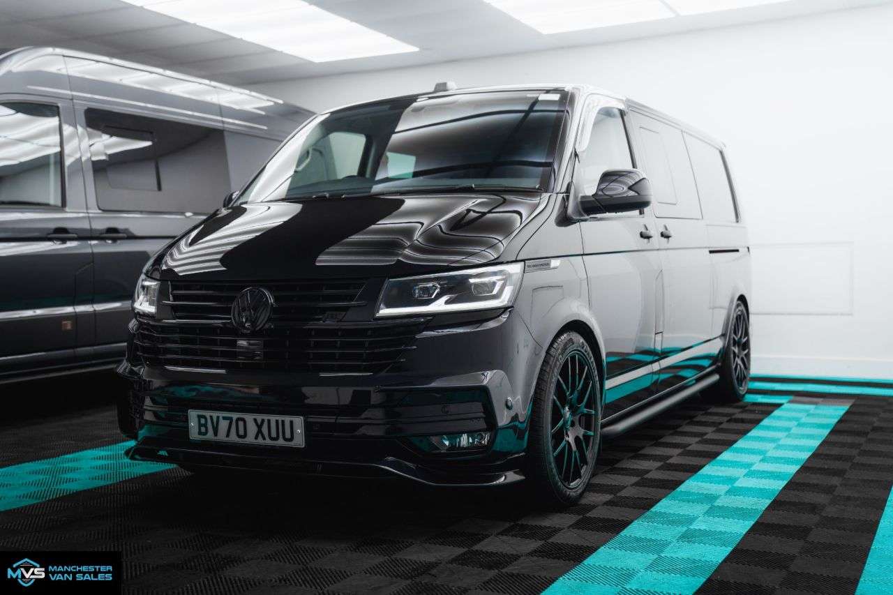 A 2020 VOLKSWAGEN TRANSPORTER 2.0 TDI T32 LWB Highline Kombi BLACK EDITION DSG AUTO *NO VAT* A 2020 VOLKSWAGEN TRANSPORTER 2.0 TDI T32 LWB Highline Kombi BLACK EDITION DSG AUTO *NO VAT*