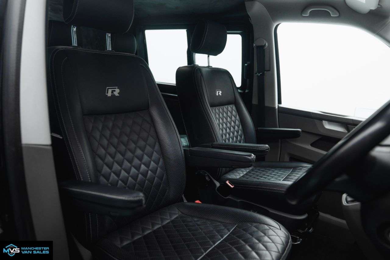 A 2020 VOLKSWAGEN TRANSPORTER 2.0 TDI T32 LWB Highline Kombi BLACK EDITION DSG AUTO *NO VAT* A 2020 VOLKSWAGEN TRANSPORTER 2.0 TDI T32 LWB Highline Kombi BLACK EDITION DSG AUTO *NO VAT*