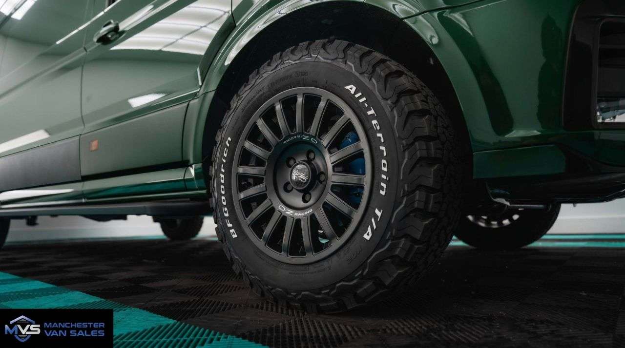 A 2026 MAN TGE 2.0 MWB FWD MCR EDITION 180 AUTO - ONTARIO GREEN A 2026 MAN TGE 2.0 MWB FWD MCR EDITION 180 AUTO - ONTARIO GREEN