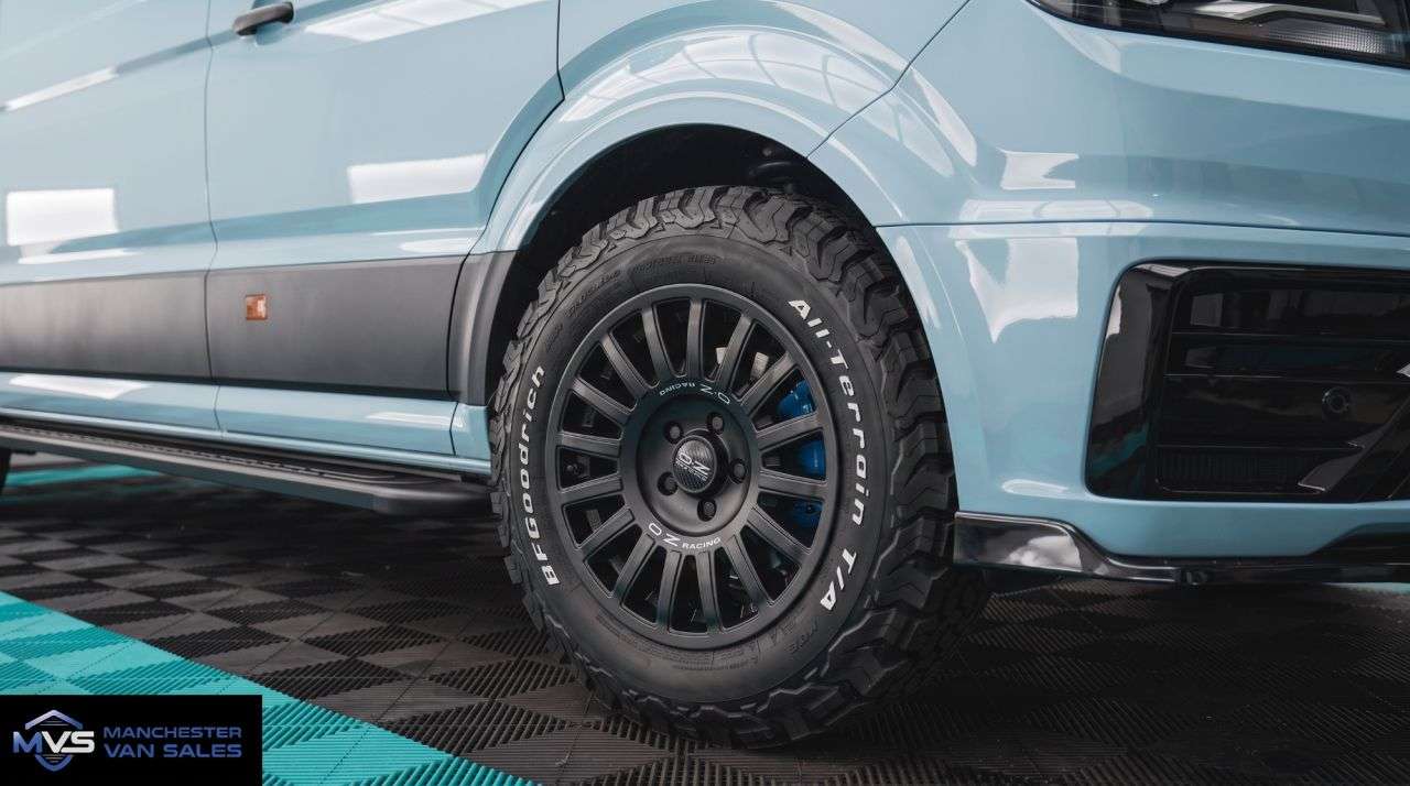 A 2026 MAN TGE 2.0 MWB FWD MCR EDITION 180BHP AUTO - ICE BLUE A 2026 MAN TGE 2.0 MWB FWD MCR EDITION 180BHP AUTO - ICE BLUE