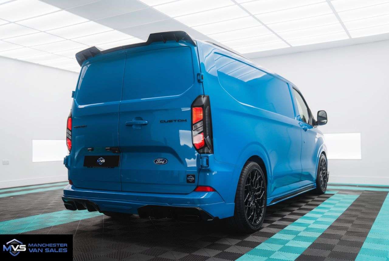 A 2025 FORD TRANSIT CUSTOM 2.5 320 SWB PHEV MCR SPORTS EDITION 232BHP AUTO - AQUA BLUE A 2025 FORD TRANSIT CUSTOM 2.5 320 SWB PHEV MCR SPORTS EDITION 232BHP AUTO - AQUA BLUE