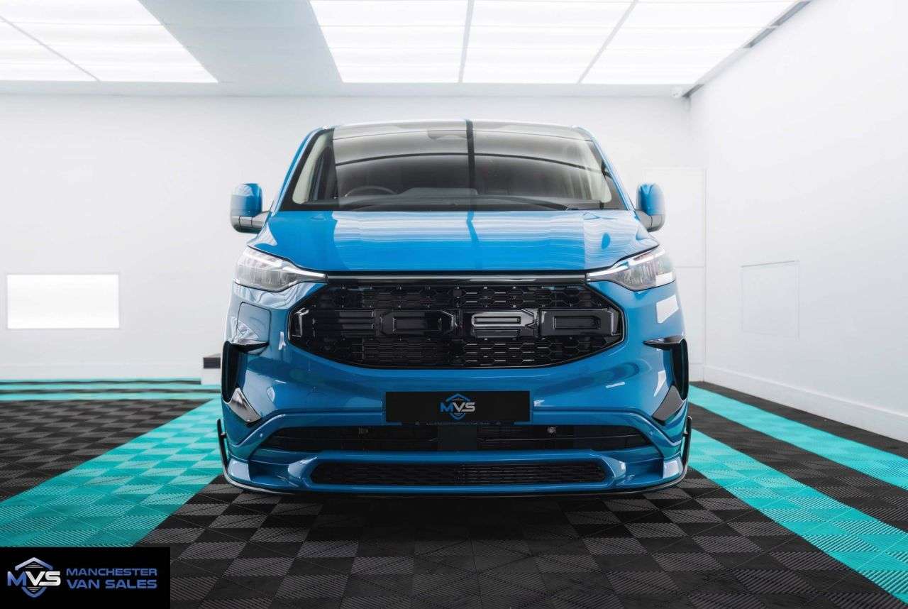 A 2025 FORD TRANSIT CUSTOM 2.5 320 SWB PHEV MCR SPORTS EDITION 232BHP AUTO - AQUA BLUE A 2025 FORD TRANSIT CUSTOM 2.5 320 SWB PHEV MCR SPORTS EDITION 232BHP AUTO - AQUA BLUE
