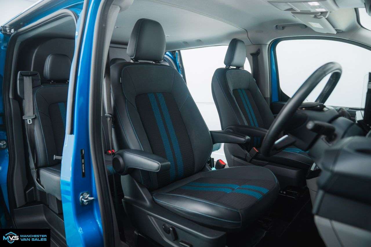 A 2024 FORD TRANSIT CUSTOM 2.5 320 SWB FACTORY SPORT PHEV 232BHP AUTO - NO VAT TO PAY A 2024 FORD TRANSIT CUSTOM 2.5 320 SWB FACTORY SPORT PHEV 232BHP AUTO - NO VAT TO PAY