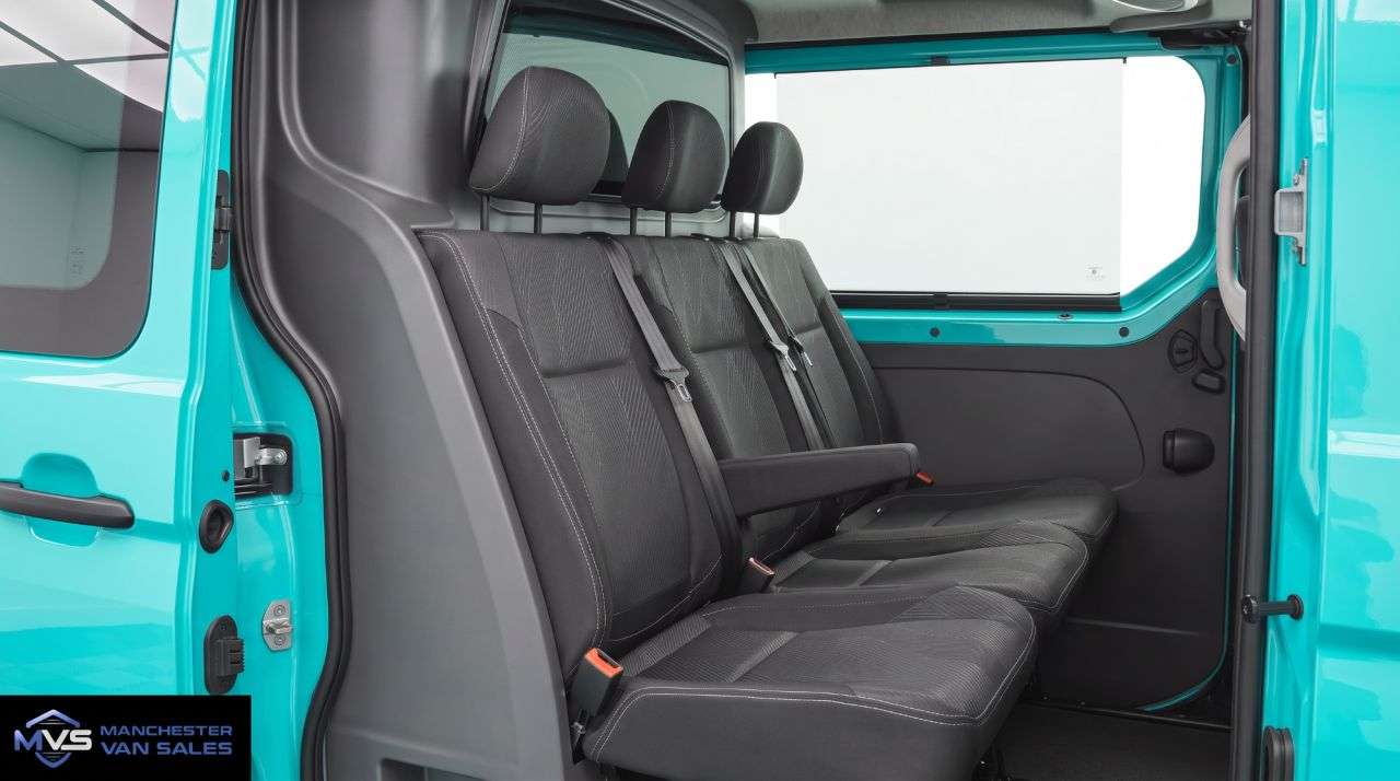 A 2026 MAN TGE 2.0 MWB FWD MCR SPORTS EDITION CREW VAN 180BHP AUTO - TURQUOISE BLUE A 2026 MAN TGE 2.0 MWB FWD MCR SPORTS EDITION CREW VAN 180BHP AUTO - TURQUOISE BLUE