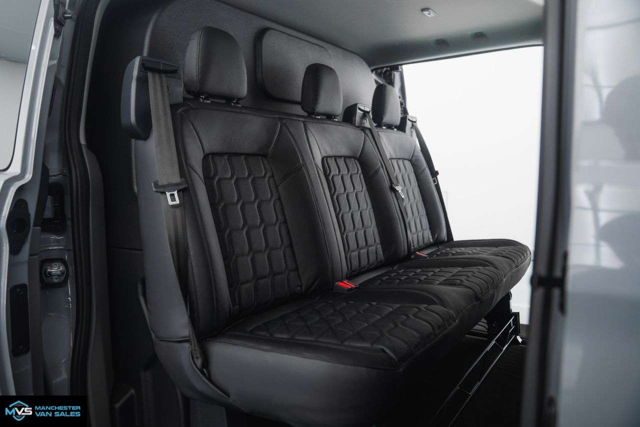 A 2026 FORD TRANSIT CUSTOM 2.0 LWB HALO X DCAB 170BHP AUTO - GREY MATTER A 2026 FORD TRANSIT CUSTOM 2.0 LWB HALO X DCAB 170BHP AUTO - GREY MATTER