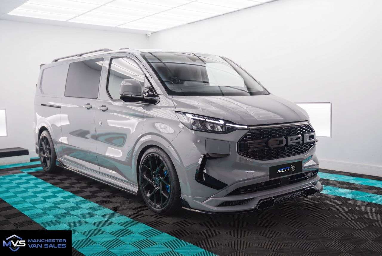 A 2026 FORD TRANSIT CUSTOM 2.5 320 LWB PLUG IN HYBRID MCR SPORTS EDITION DCAB 232BHP AUTO A 2026 FORD TRANSIT CUSTOM 2.5 320 LWB PLUG IN HYBRID MCR SPORTS EDITION DCAB 232BHP AUTO