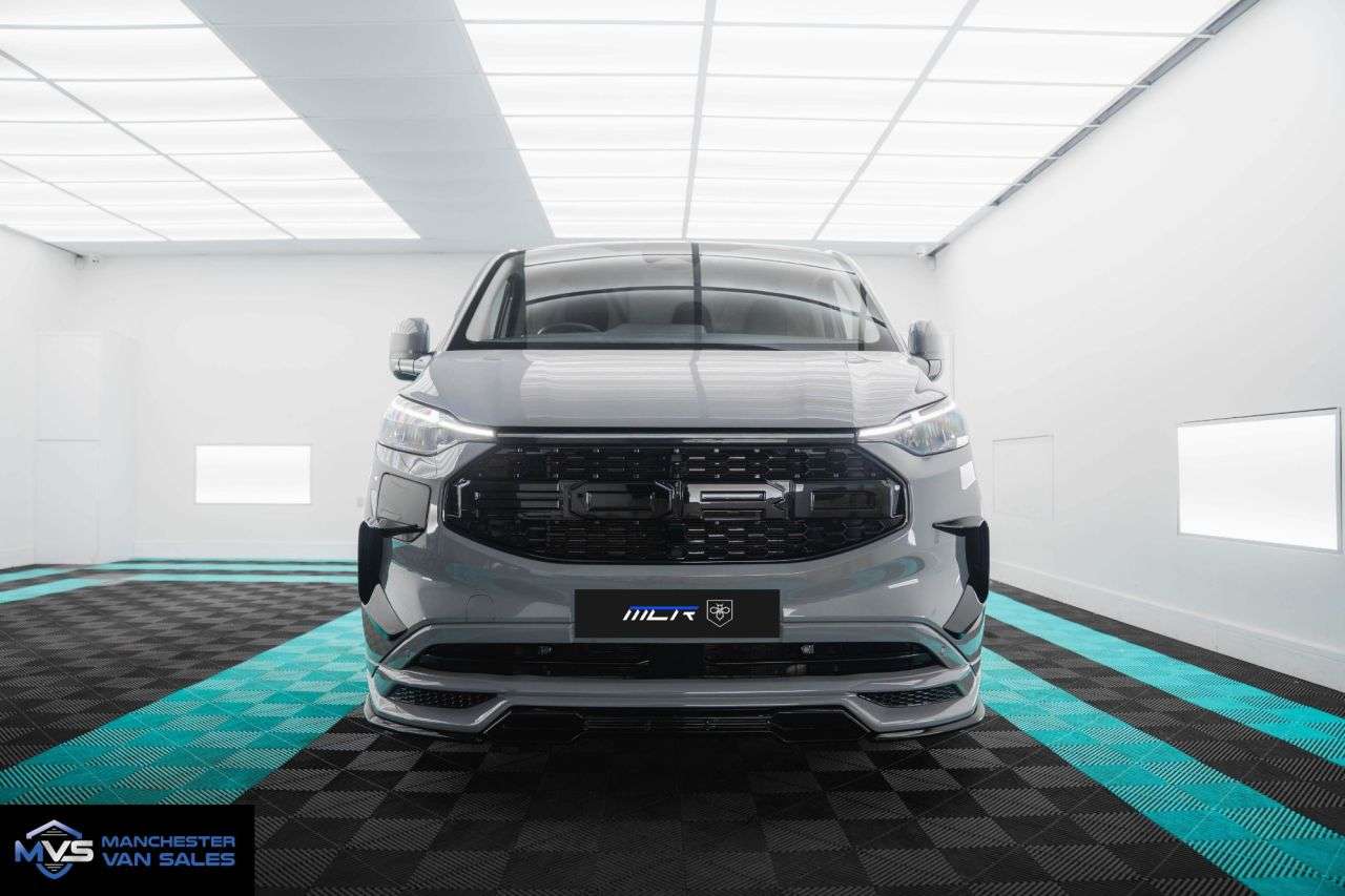 A 2026 FORD TRANSIT CUSTOM 2.5 320 LWB PLUG IN HYBRID MCR SPORTS EDITION DCAB 232BHP AUTO A 2026 FORD TRANSIT CUSTOM 2.5 320 LWB PLUG IN HYBRID MCR SPORTS EDITION DCAB 232BHP AUTO