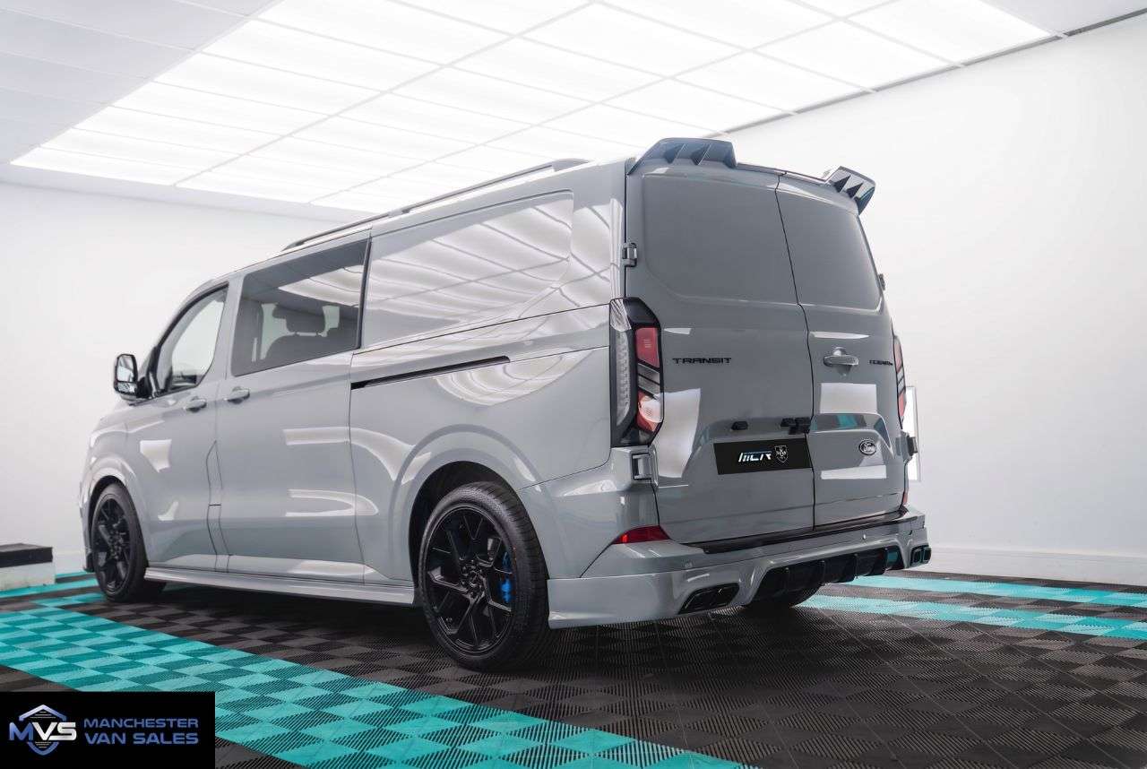 A 2026 FORD TRANSIT CUSTOM 2.5 320 LWB PLUG IN HYBRID MCR SPORTS EDITION DCAB 232BHP AUTO A 2026 FORD TRANSIT CUSTOM 2.5 320 LWB PLUG IN HYBRID MCR SPORTS EDITION DCAB 232BHP AUTO