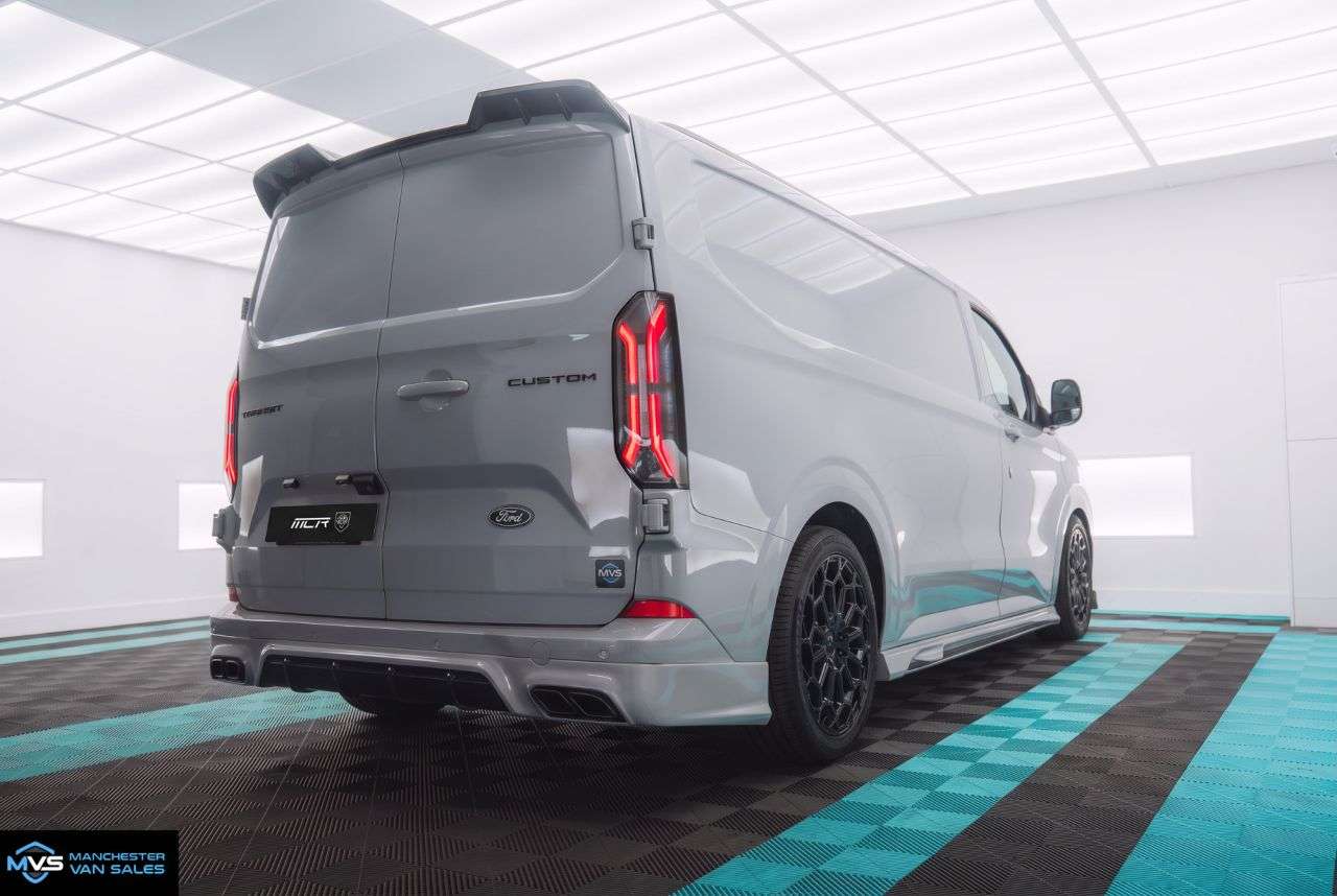 A 2025 FORD TRANSIT CUSTOM 2.0 320 LWB MCR SPORT EDITION 170BHP AUTO - GREY MATTER A 2025 FORD TRANSIT CUSTOM 2.0 320 LWB MCR SPORT EDITION 170BHP AUTO - GREY MATTER