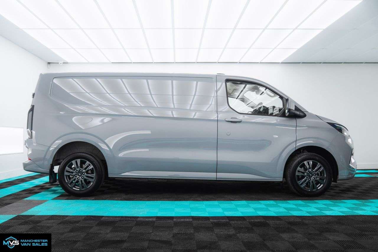 A 2026 FORD TRANSIT CUSTOM 2.0 320 LWB PANEL VAN AUTOMATIC - GREY MATTER WITH UPGRADED WHEELS A 2026 FORD TRANSIT CUSTOM 2.0 320 LWB PANEL VAN AUTOMATIC - GREY MATTER WITH UPGRADED WHEELS