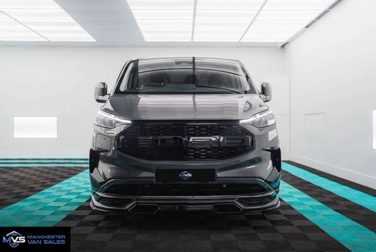 A 2026 FORD TRANSIT CUSTOM 2.5 320 LWB PETROL HYBRID MCR SPORTS EDITION DCAB 232BHP AUTO - LOW MILES A 2026 FORD TRANSIT CUSTOM 2.5 320 LWB PETROL HYBRID MCR SPORTS EDITION DCAB 232BHP AUTO - LOW MILES