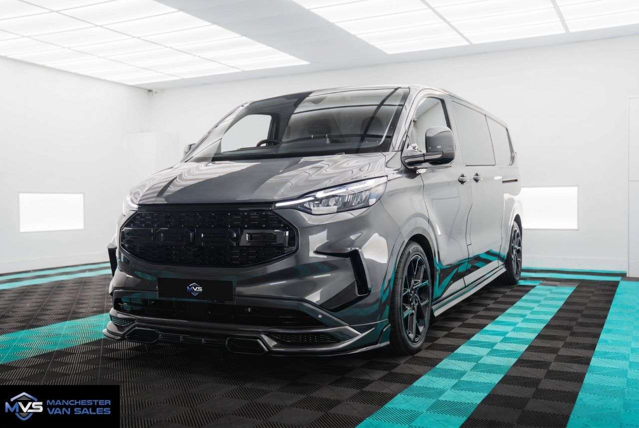A 2026 FORD TRANSIT CUSTOM 2.5 320 LWB PETROL HYBRID MCR SPORTS EDITION DCAB 232BHP AUTO - LOW MILES A 2026 FORD TRANSIT CUSTOM 2.5 320 LWB PETROL HYBRID MCR SPORTS EDITION DCAB 232BHP AUTO - LOW MILES
