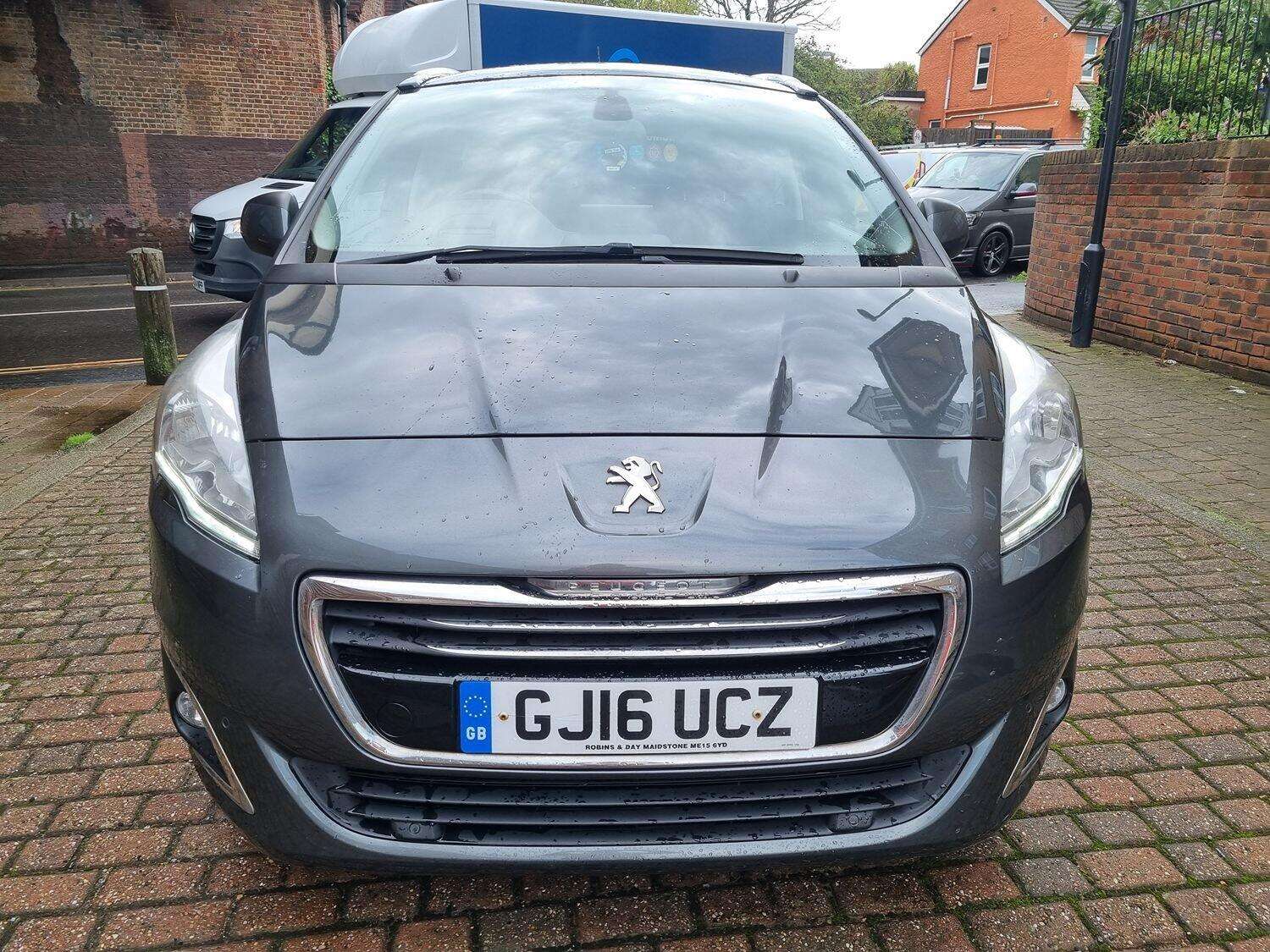 A 2016 PEUGEOT 5008 1.6 BlueHDi Allure A 2016 PEUGEOT 5008 1.6 BlueHDi Allure