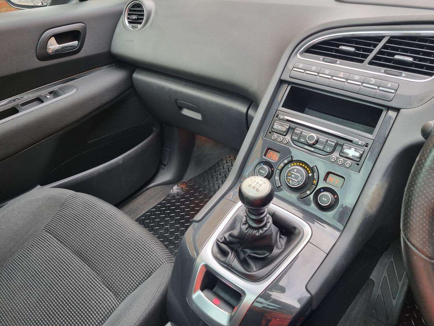 2016 PEUGEOT 5008 2016 PEUGEOT 5008