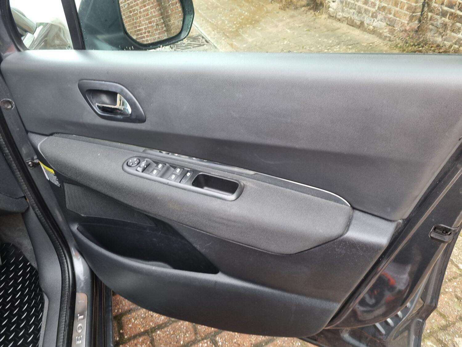 2016 PEUGEOT 5008 2016 PEUGEOT 5008