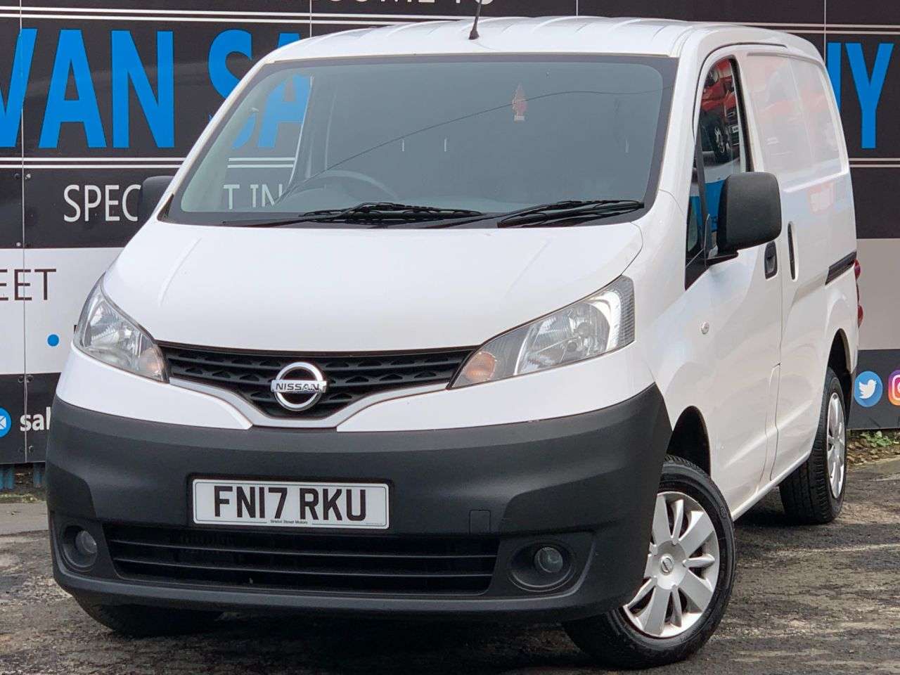 2017 NISSAN NV200 2017 NISSAN NV200