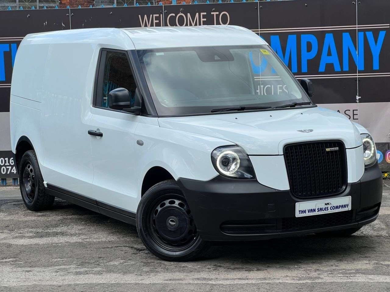 A 2021 LEVC VN5 31kWh BUSINESS PANEL VAN 5DR PETROL PLUG-IN HYBRID AUTO EURO 6 (RANGE EXTEN A 2021 LEVC VN5 31kWh BUSINESS PANEL VAN 5DR PETROL PLUG-IN HYBRID AUTO EURO 6 (RANGE EXTEN
