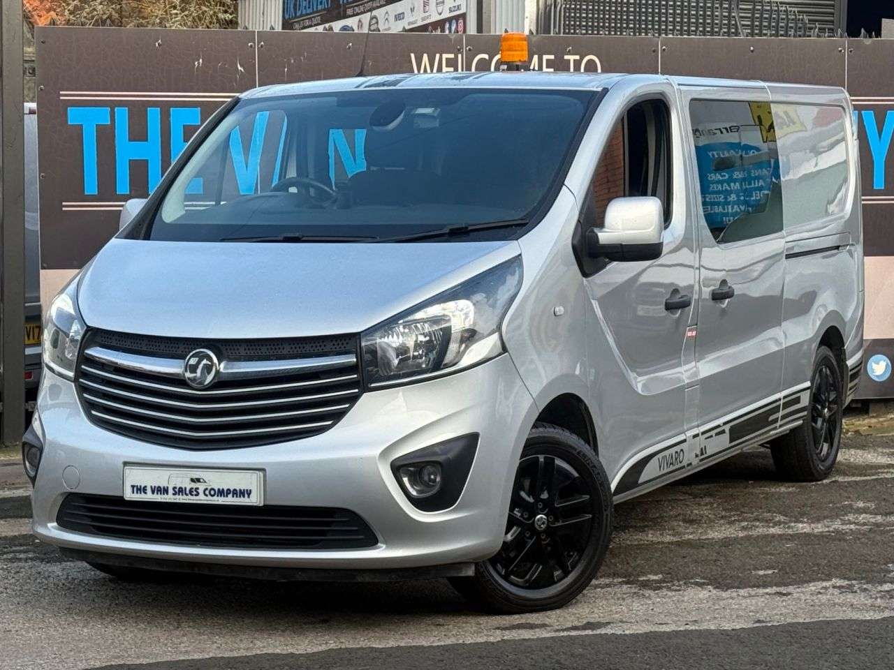 A 2019 VAUXHALL VIVARO 1.6 CDTI 2900 BITURBO ECOTEC LIMITED EDITION NAV CREW VAN DOUBLE CAB 5DR DI A 2019 VAUXHALL VIVARO 1.6 CDTI 2900 BITURBO ECOTEC LIMITED EDITION NAV CREW VAN DOUBLE CAB 5DR DI
