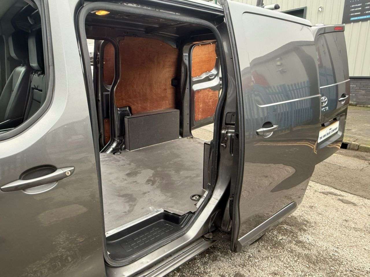 2018 TOYOTA PROACE 2018 TOYOTA PROACE