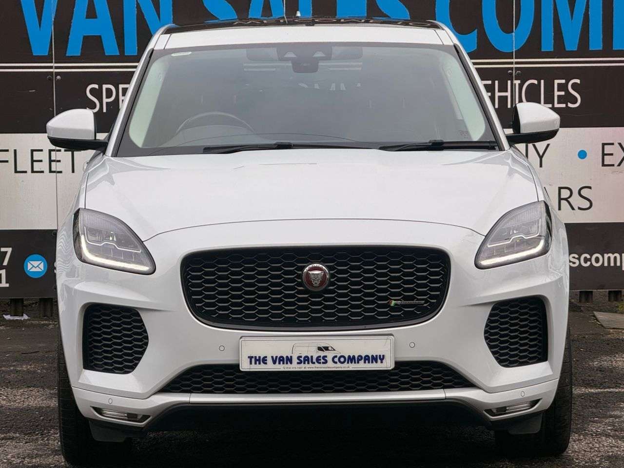 A 2018 JAGUAR E-PACE 2.0 D240 R-Dynamic SE SUV 5dr Diesel Auto AWD Euro 6 (s/s) (240 ps) A 2018 JAGUAR E-PACE 2.0 D240 R-Dynamic SE SUV 5dr Diesel Auto AWD Euro 6 (s/s) (240 ps)
