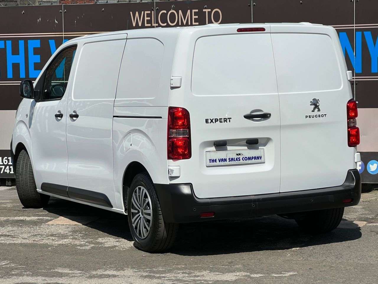A 2022 PEUGEOT EXPERT 1.5 BLUE EHDI 1000 PROFESSIONAL PREMIUM STANDARD PANEL VAN 6DR DIESEL MANUA A 2022 PEUGEOT EXPERT 1.5 BLUE EHDI 1000 PROFESSIONAL PREMIUM STANDARD PANEL VAN 6DR DIESEL MANUA