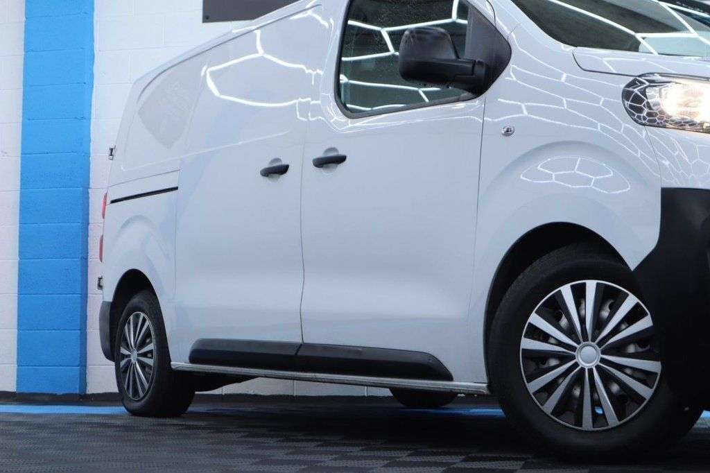 A 2022 PEUGEOT EXPERT 1.5 BLUE EHDI 1000 PROFESSIONAL PREMIUM STANDARD PANEL VAN 6DR DIESEL MANUA A 2022 PEUGEOT EXPERT 1.5 BLUE EHDI 1000 PROFESSIONAL PREMIUM STANDARD PANEL VAN 6DR DIESEL MANUA
